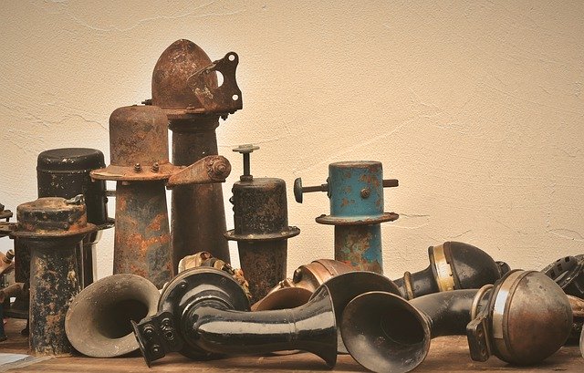 pordzewiałe przdmioty