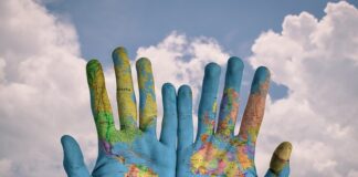 Jak zaznaczyć kilka pinezek na mapie?